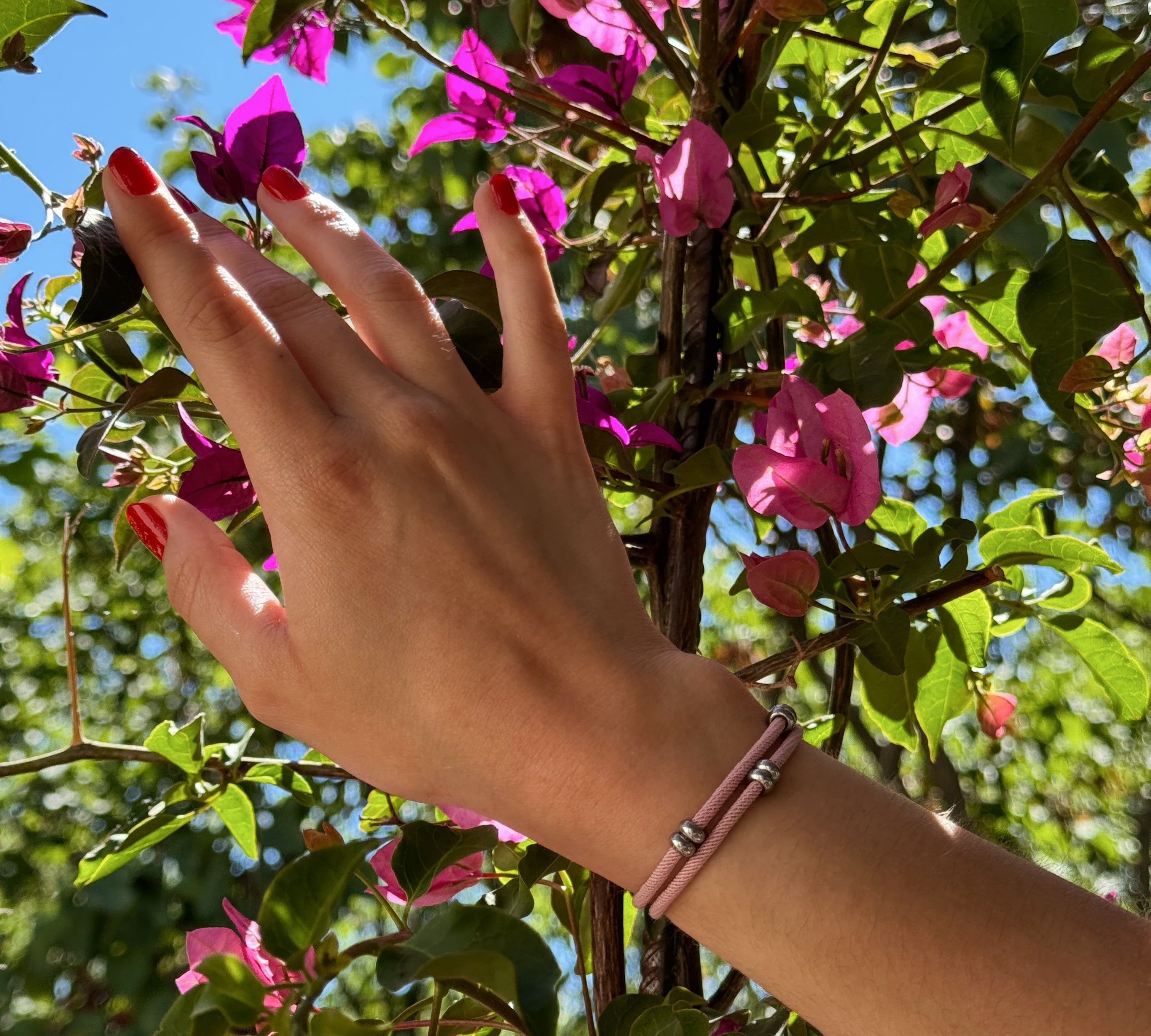 Bracelet cordon waterproof AGALINO porté au quotidien