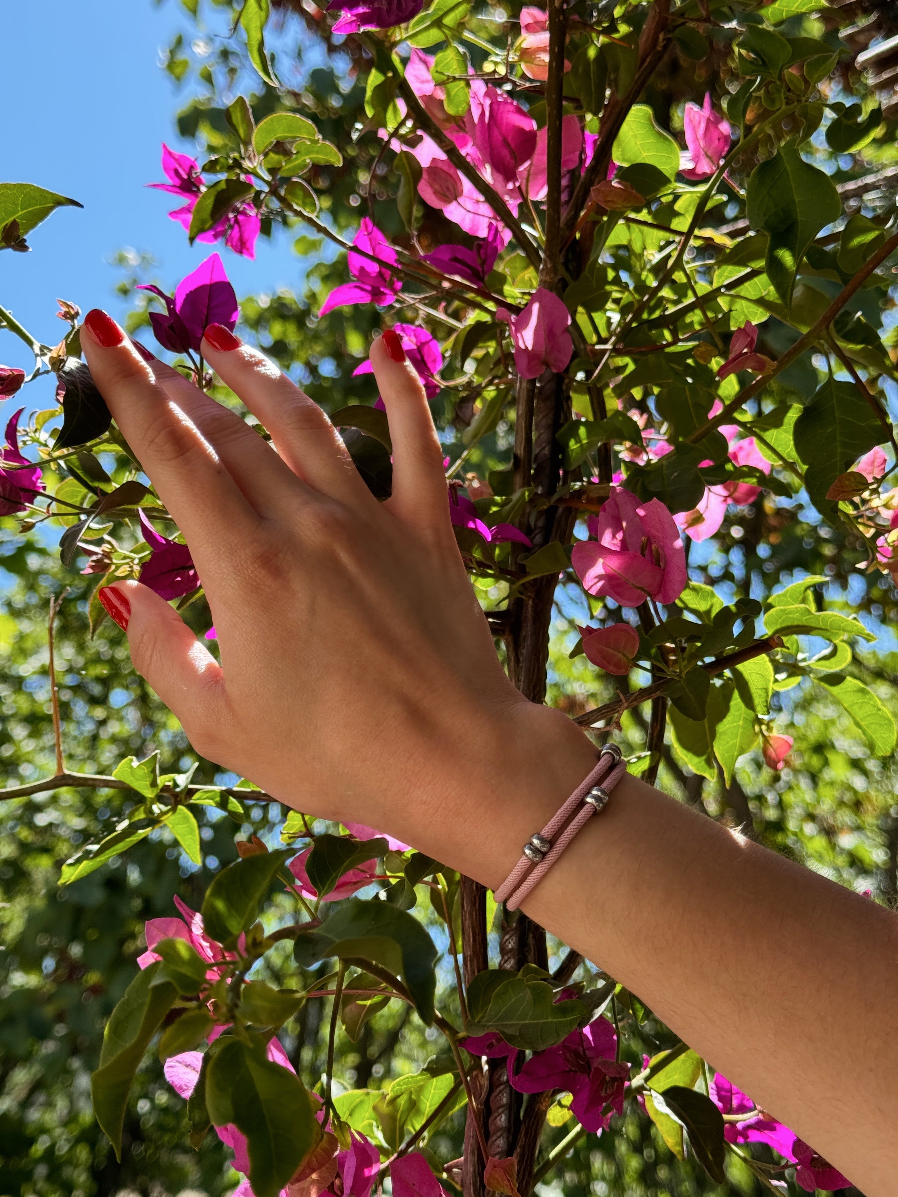 Bracelet cordon waterproof AGALINO porté au quotidien