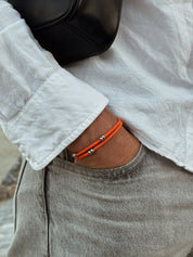 bracelet cordon orange modèle Bliss photo porté homme - marque AGALINO