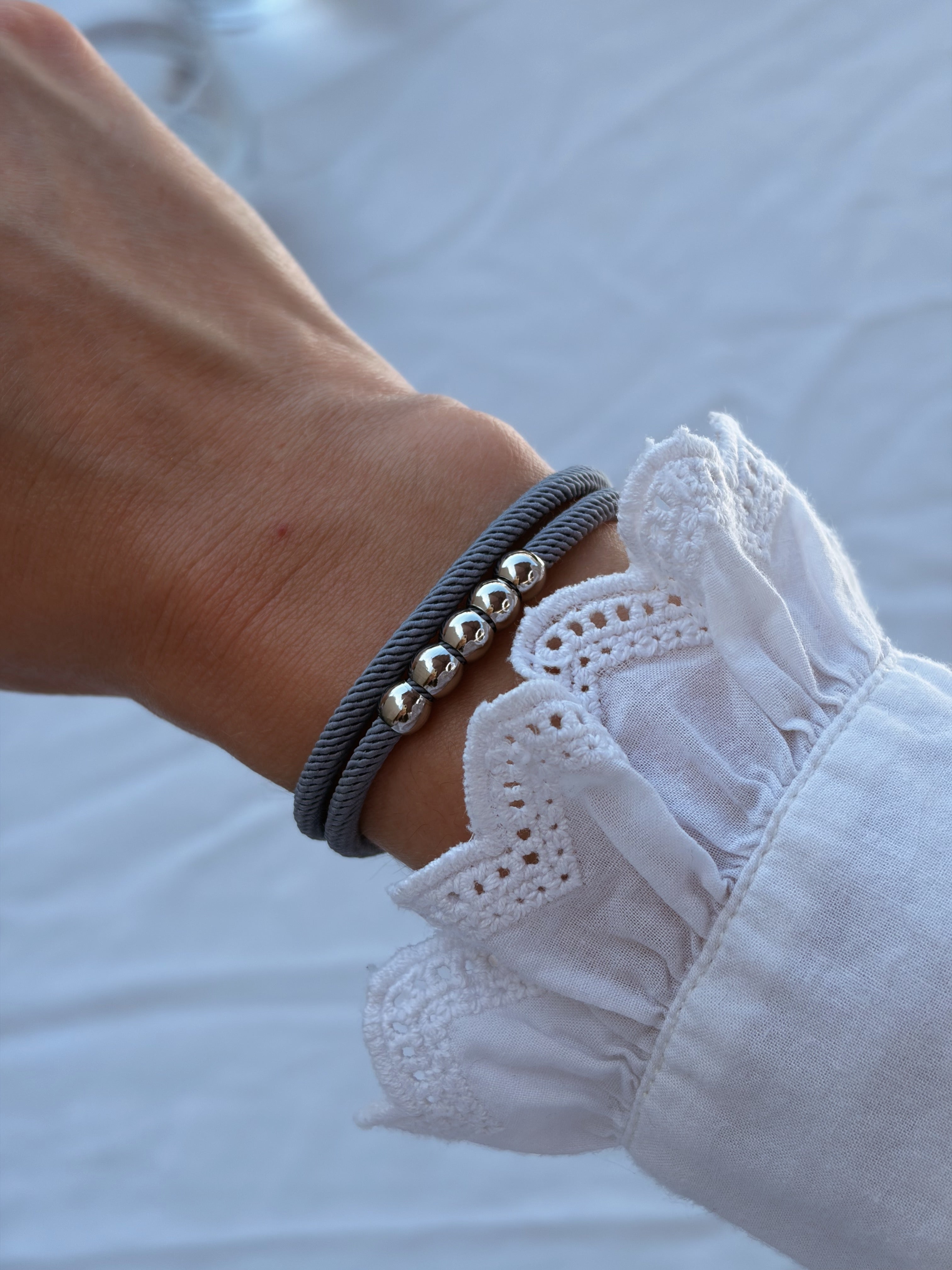 photo bracelet cordon bleu gris résistant à l'eau