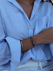 bracelet cordon bleu gris modèle bliss de la marque AGALINO photo porté femme