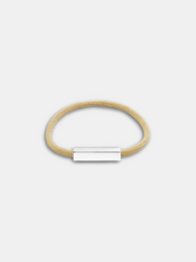 Détail du bracelet cordon Essential beige fermoir waterproof - Bijou assemblé main AGALINO