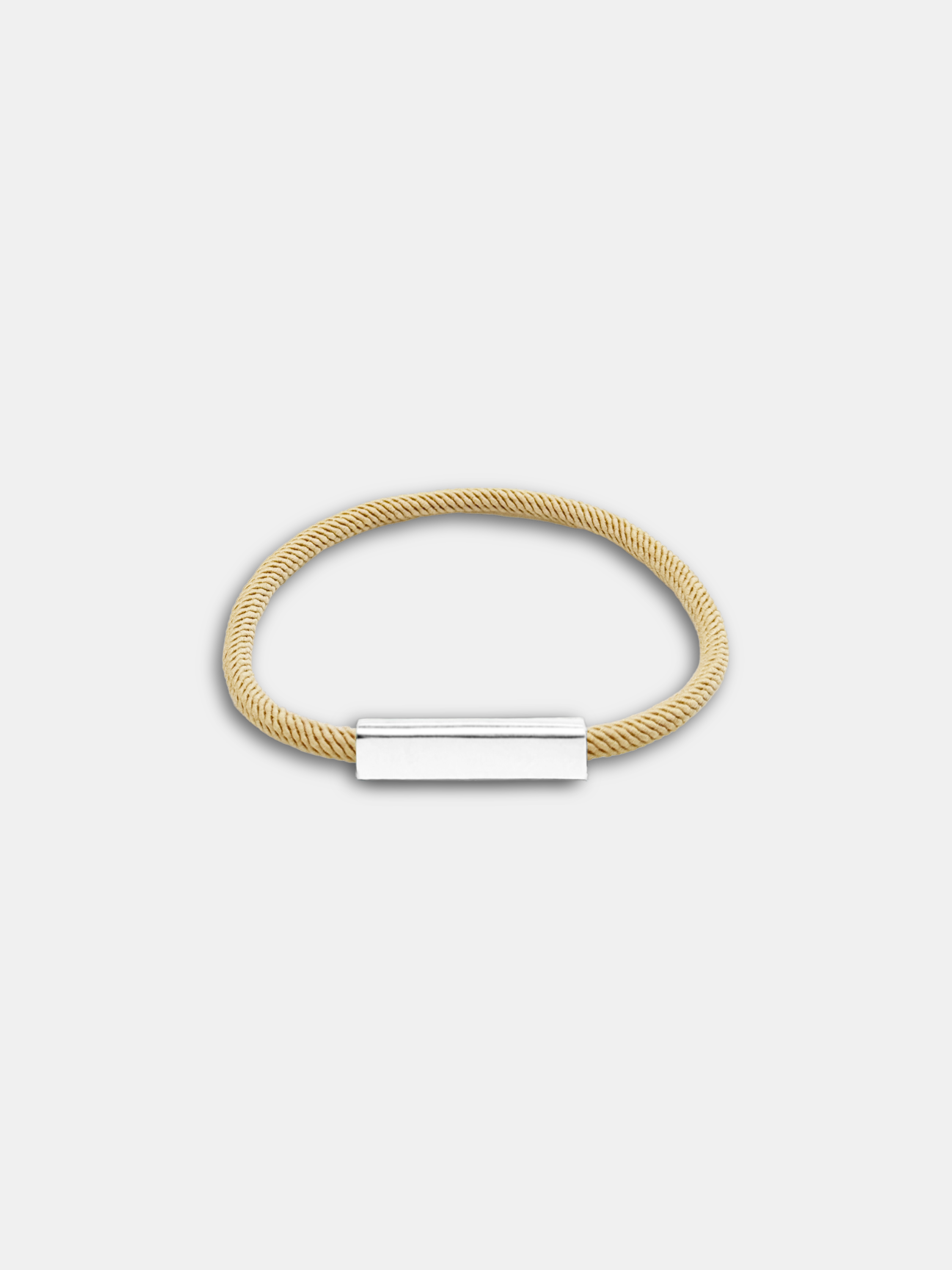 Détail du bracelet cordon Essential beige fermoir waterproof - Bijou assemblé main AGALINO