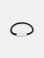 Détail du bracelet cordon Essential Kaki fermoir argenté waterproof - Bijou artisanal AGALINO