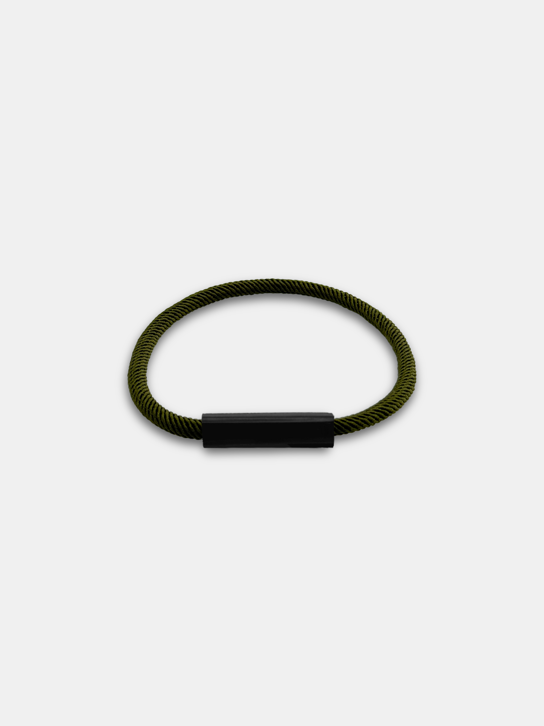 Détail du bracelet cordon Essential Kaki fermoir noir waterproof - Bijou artisanal AGALINO