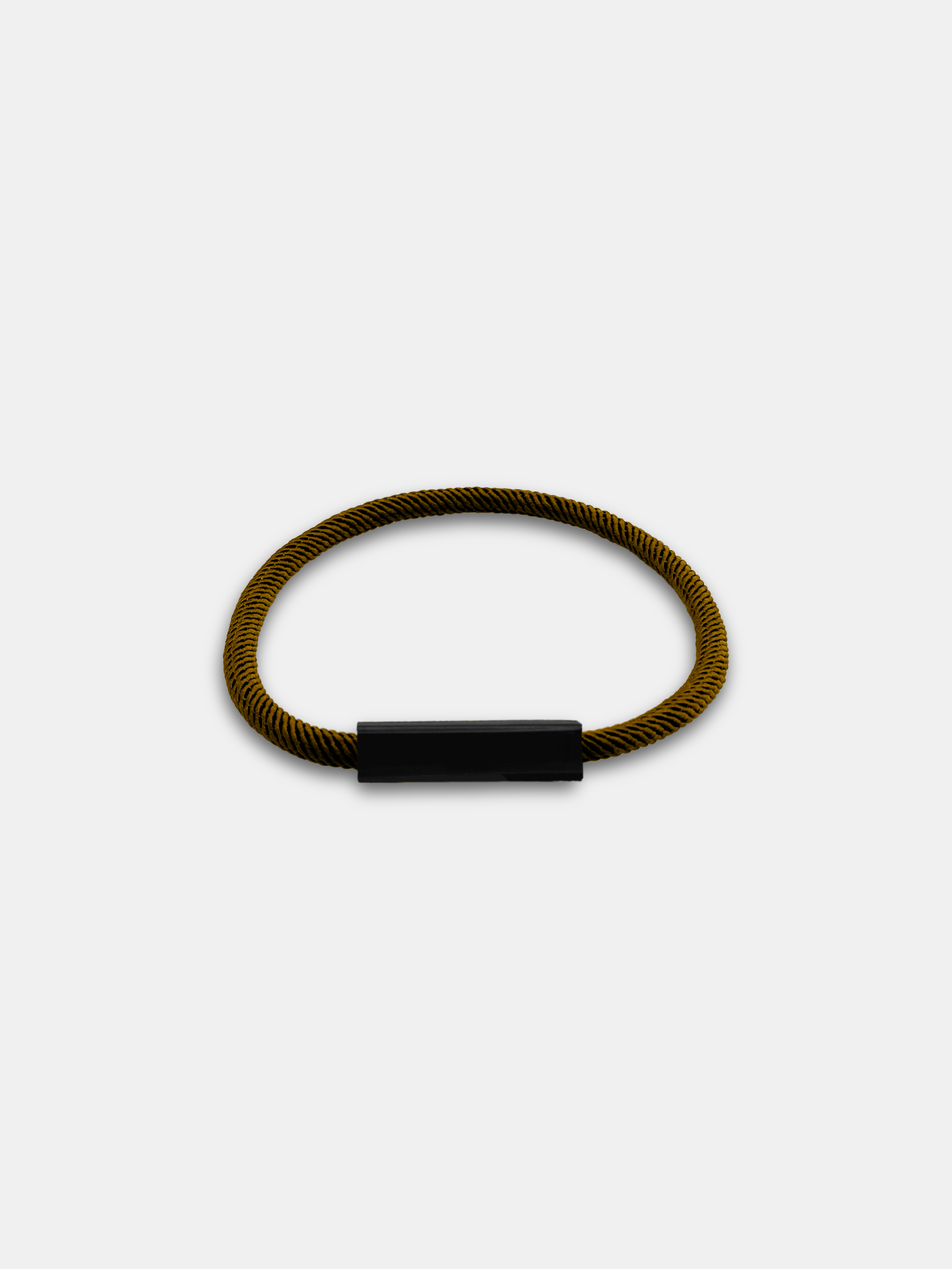 Détail du bracelet cordon Essential Marron fermoir noir waterproof - Bijou artisanal AGALINO