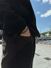 bracelet cordon kaki modèle Bliss marque AGALINO porté homme