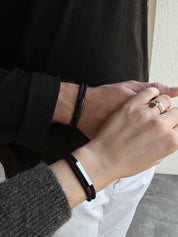 bracelets cordons modèle LINK mixte couleur noir porté