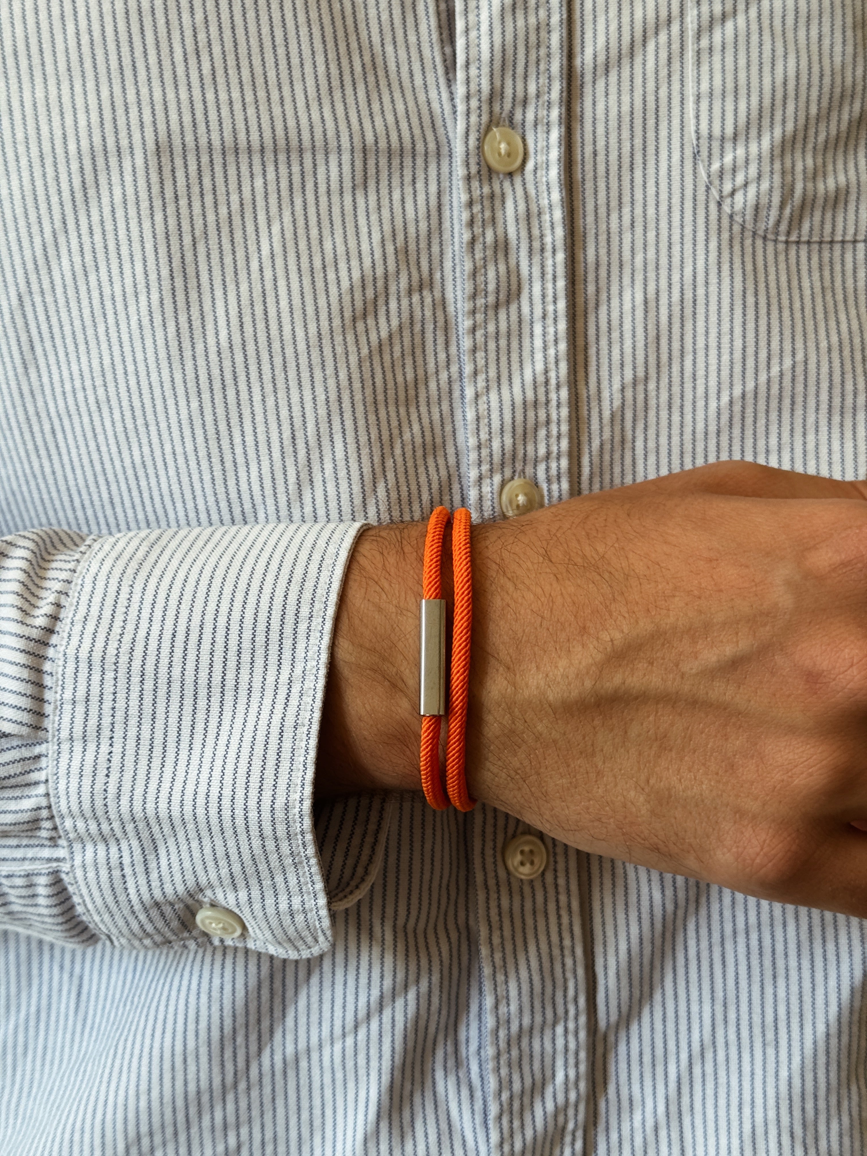 bracelet cordon couleur orange sur homme de la marque AGALINO - fait main en France