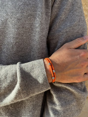 bracelet cordon orange porté sur homme, acier inoxydable fabrication française de la marque AGALINO