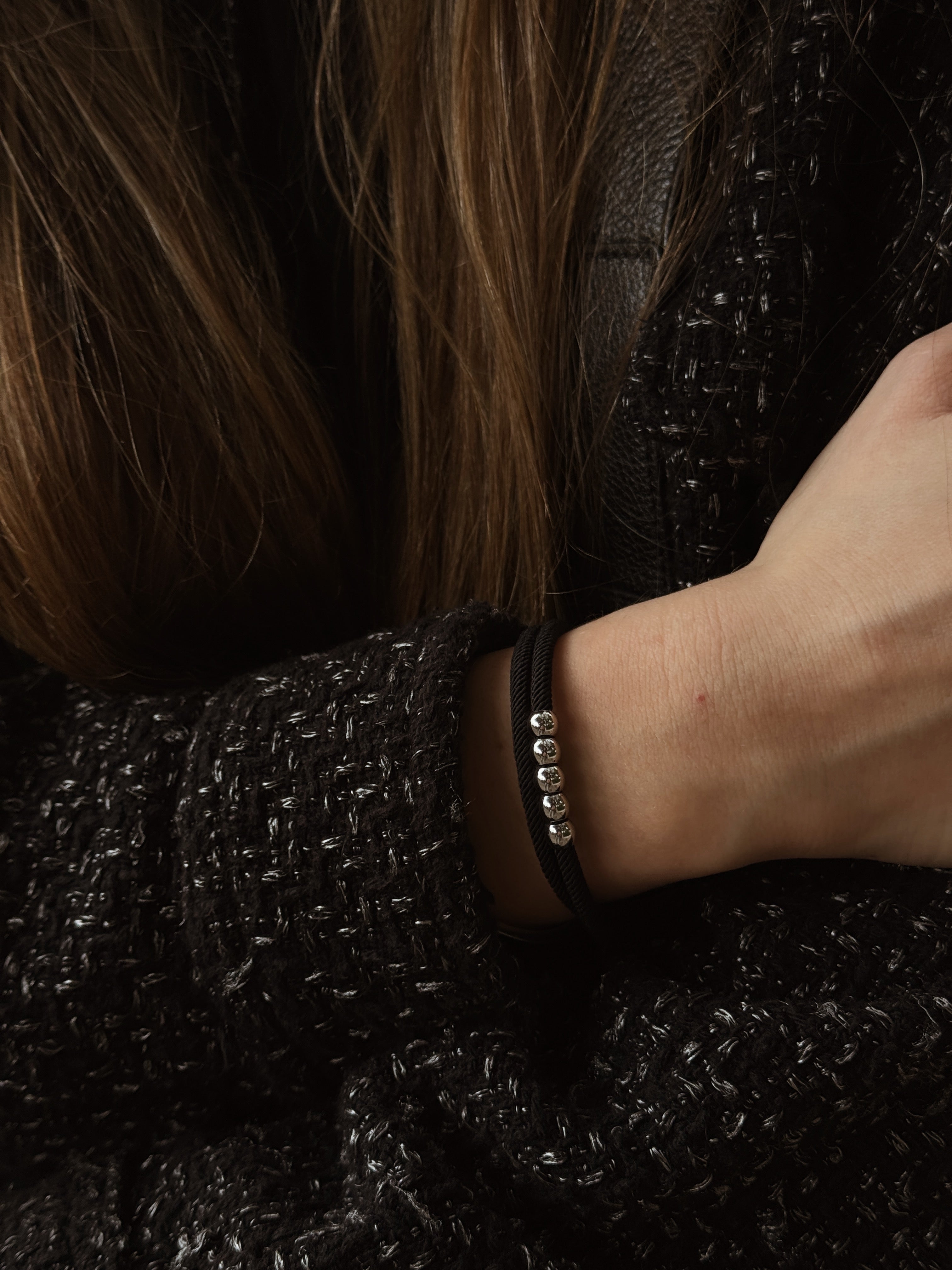 bracelet cordon noir modèle Five Noir de AGALINO fabriqué en Provence 