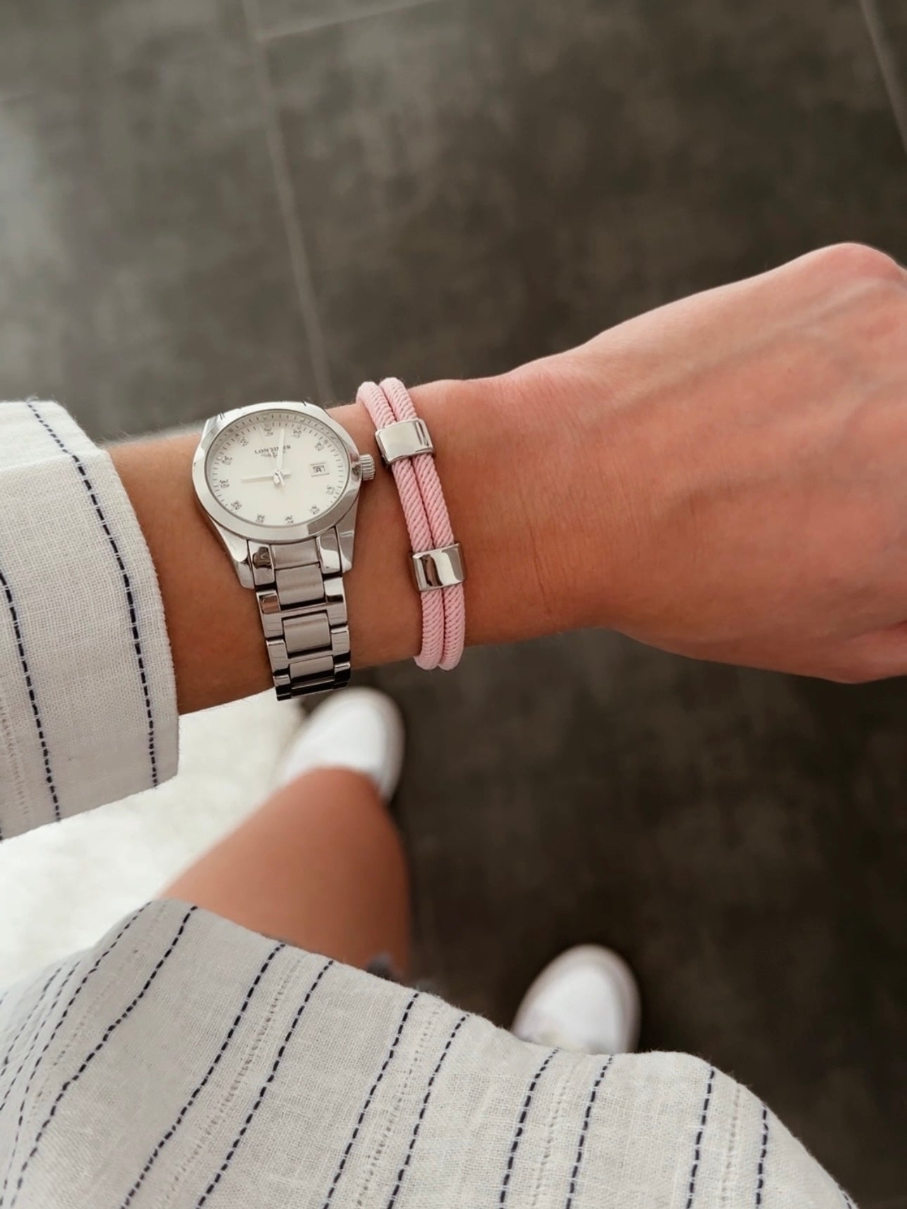 bracelet cordon rose modèle timeless photo porté femme de la marque AGALINO