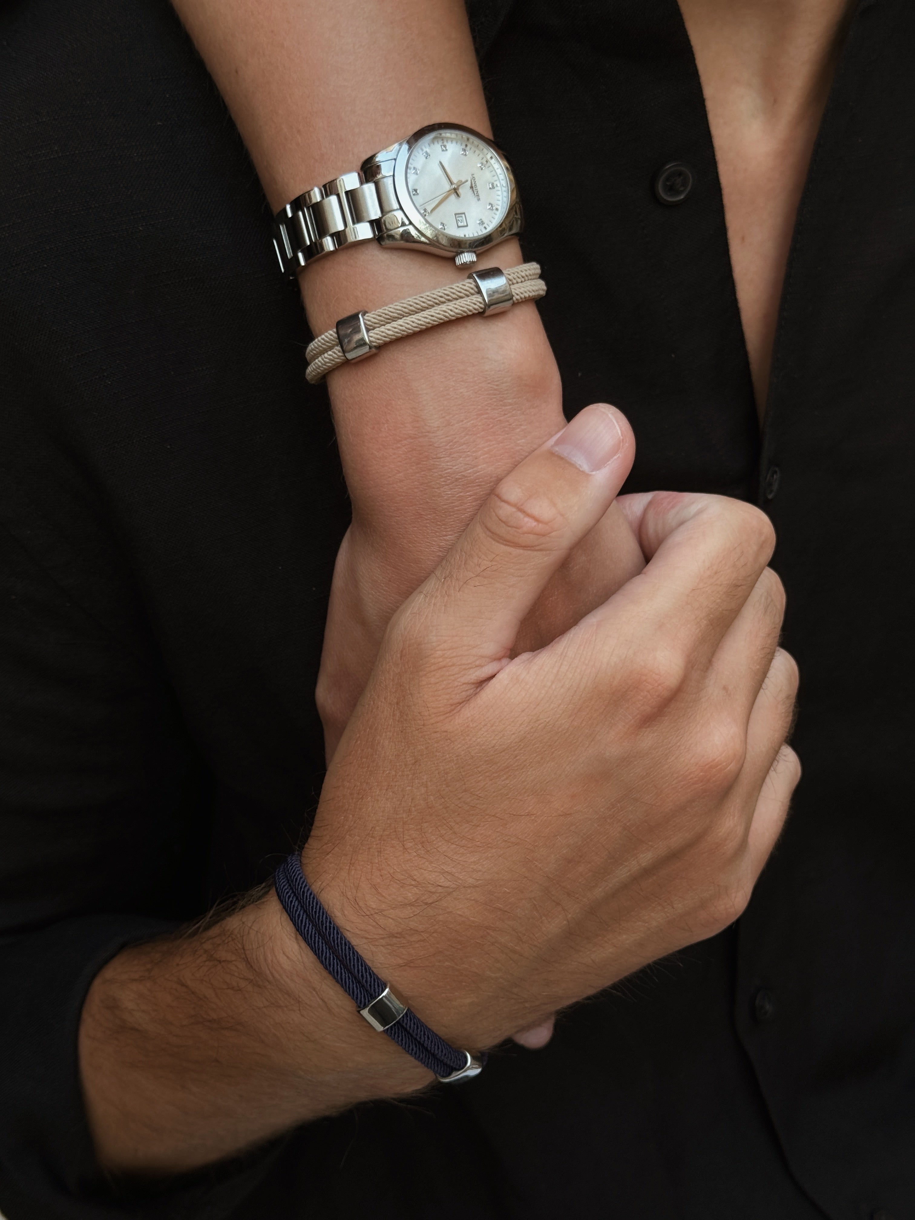 duo de bracelets cordon modèle timeless - marque AGALINO - photo porté coloris beige et bleu marine