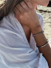 bracelet cordon beige modèle Timeless photo porté femme marque AGALINO