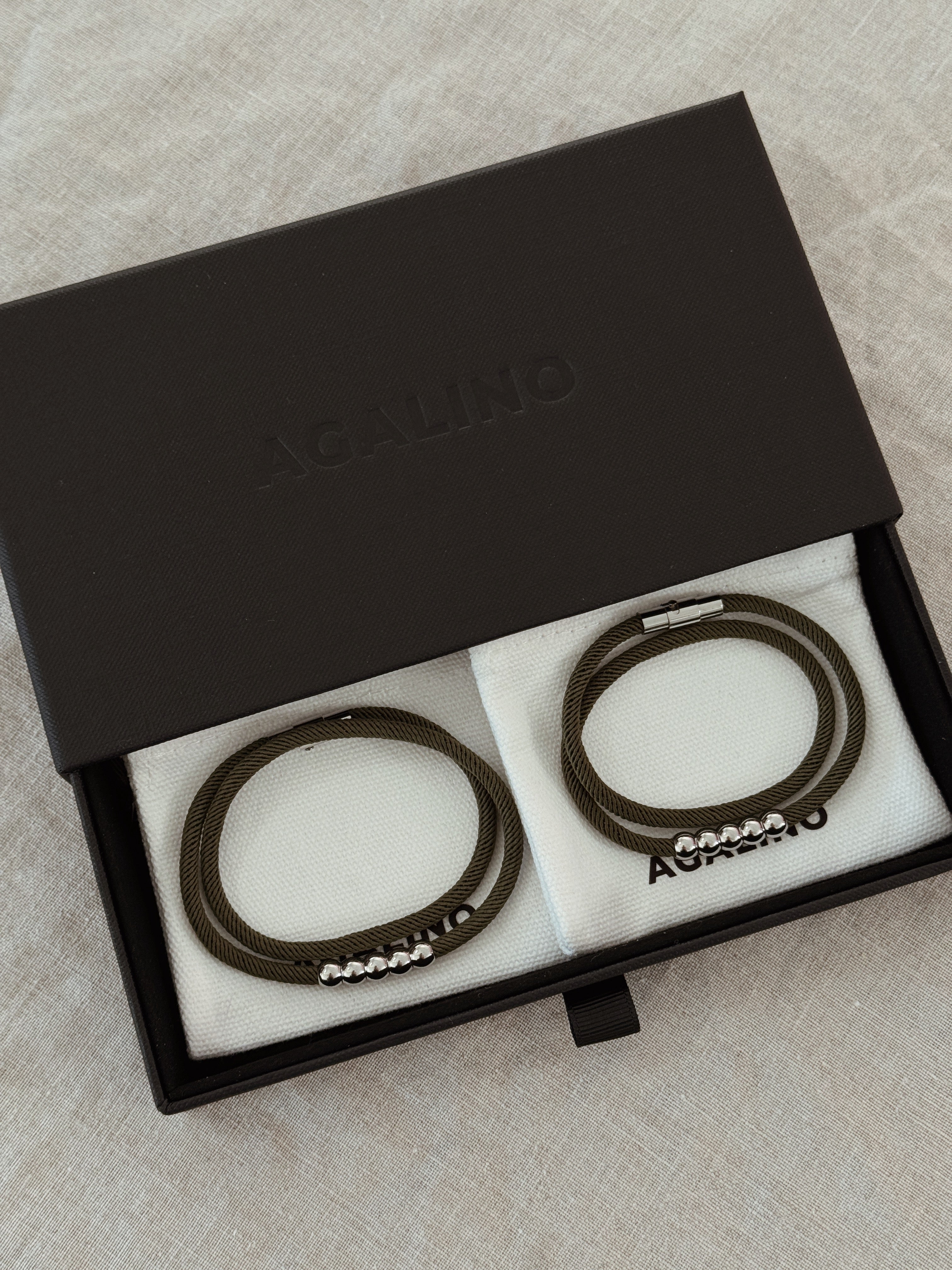 coffret de bracelets cordons kaki modèle five de la marque AGALINO